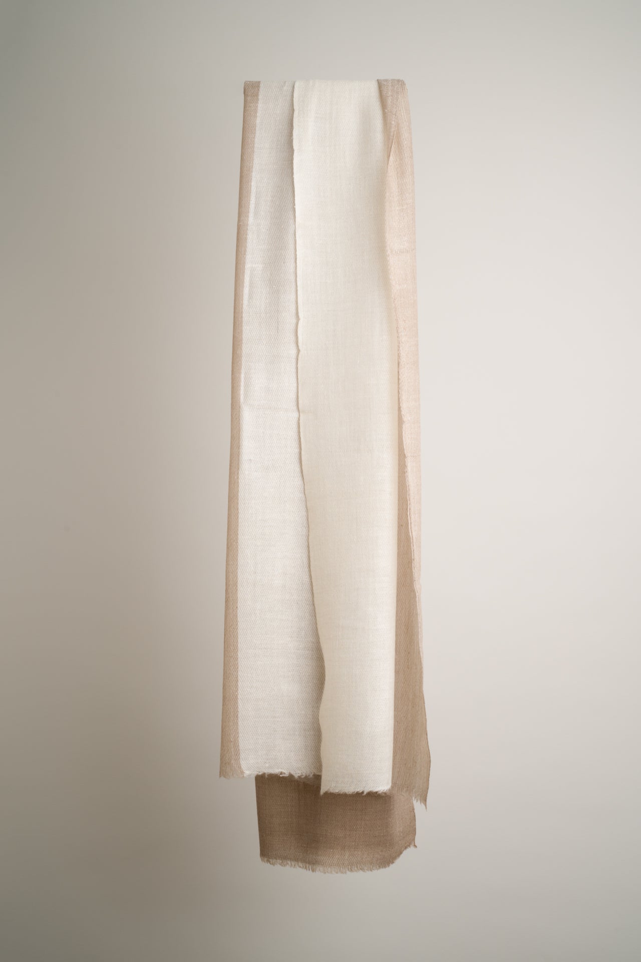 100% handgewebter Schal aus 100% reiner Pashmina-Wolle in vier Naturtönen