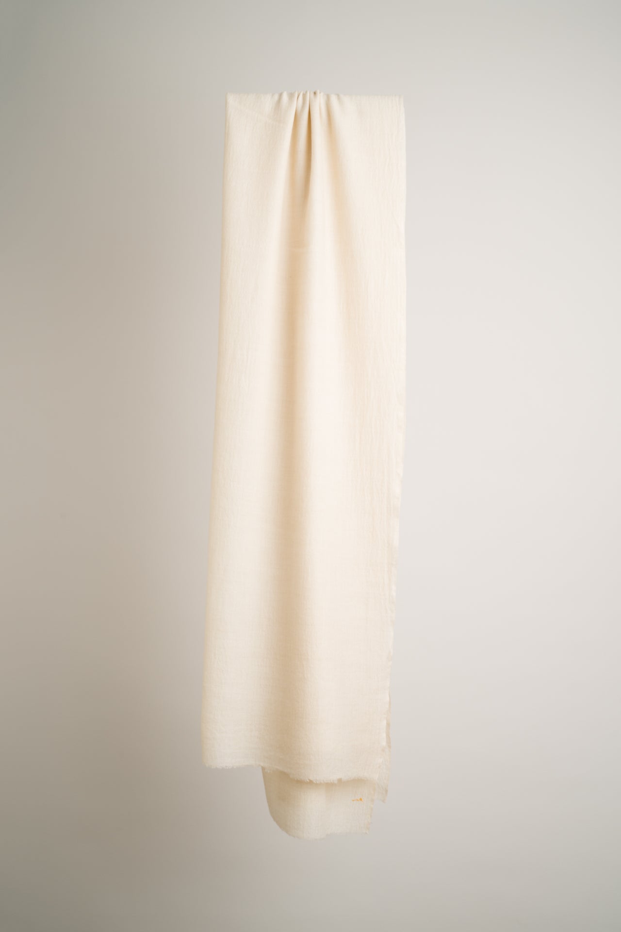 Handgewebter Schal aus 100 % reiner Pashminawolle in naturfarbe mit traditionellem Chasme Bulbul (Augen des Nachtigalls) Muster