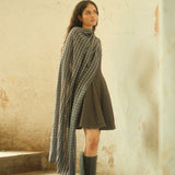 Blau-grauer, handgewebter, 100% reiner Pashmina-Schal mit Karomuster