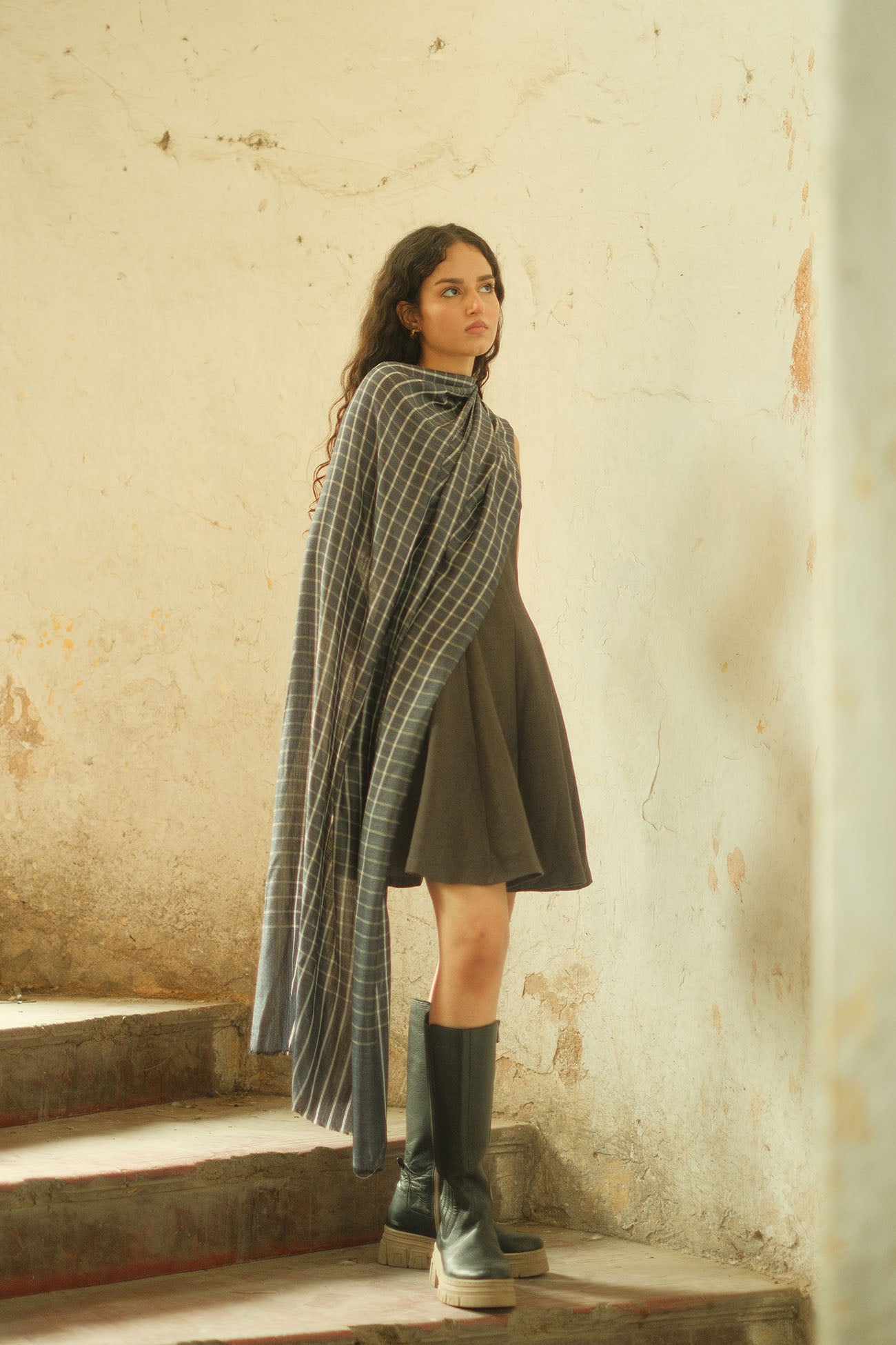 Blau-grauer, handgewebter, 100% reiner Pashmina-Schal mit Karomuster