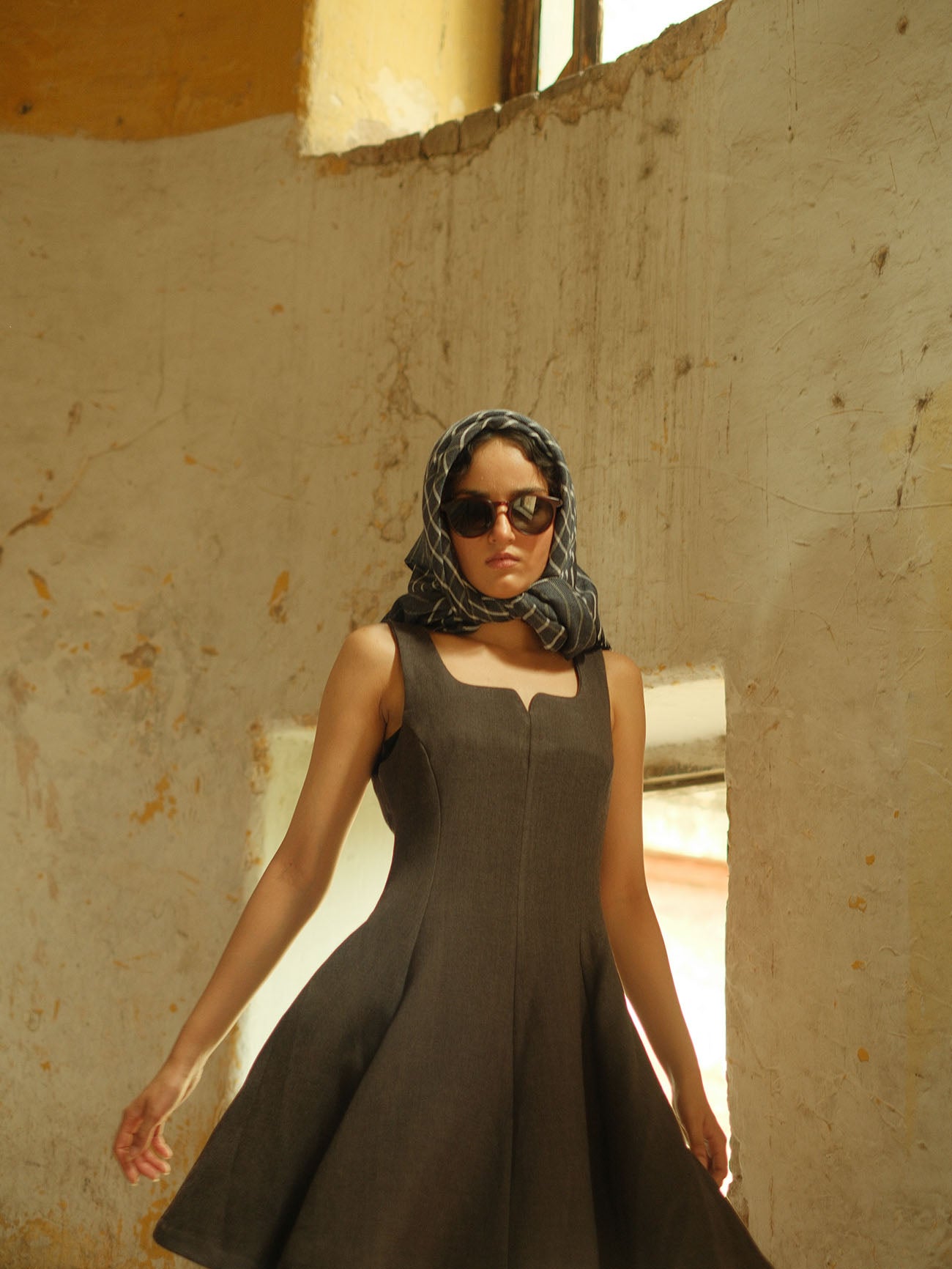 Blau-grauer, handgewebter, 100% reiner Pashmina-Schal mit Karomuster