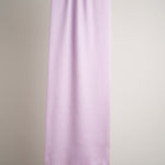 Fliederfarbener Schal aus reiner Merinowolle, hergestellt in Kaschmir, Himalayaregion

Die Enden sind mit einer klassischen Franse versehen – ein charakteristisches Detail authentischer Handwerkskunst aus dem Kaschmir-Tal.

Material: 100% Merinowolle