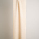 Elfenbeinfarbiger Schal aus reiner Merinowolle, hergestellt in Kaschmir, Himalayaregion

Die Enden sind mit einer klassischen Franse versehen – ein charakteristisches Detail authentischer Handwerkskunst aus dem Kaschmir-Tal.

Material: 100% Merinowolle