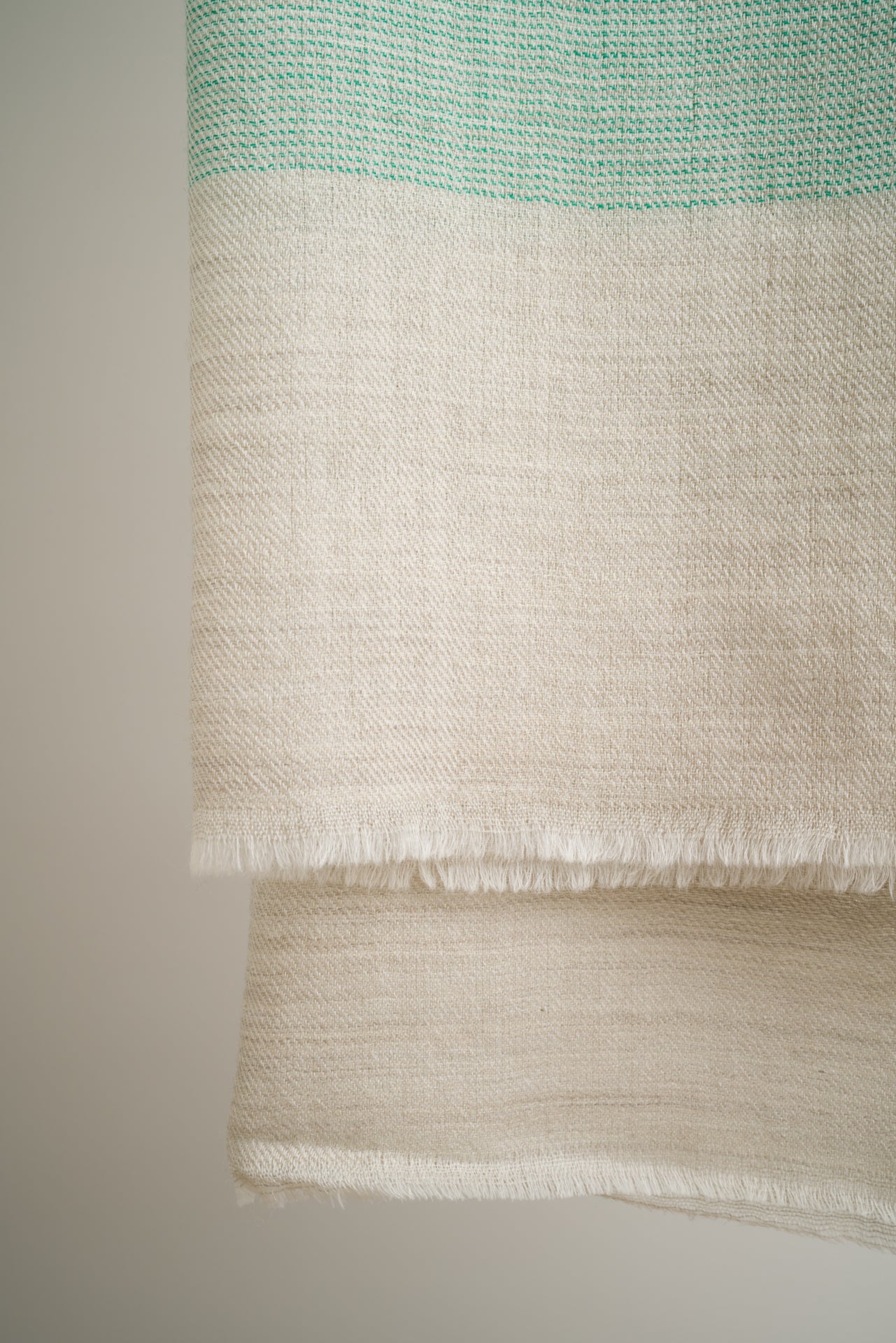 Handgewebter Pashmina-Cashmere-Schal aus Changthangi-Wolle in natürlichen Farben, hergestellt in Kaschmir, Closeup