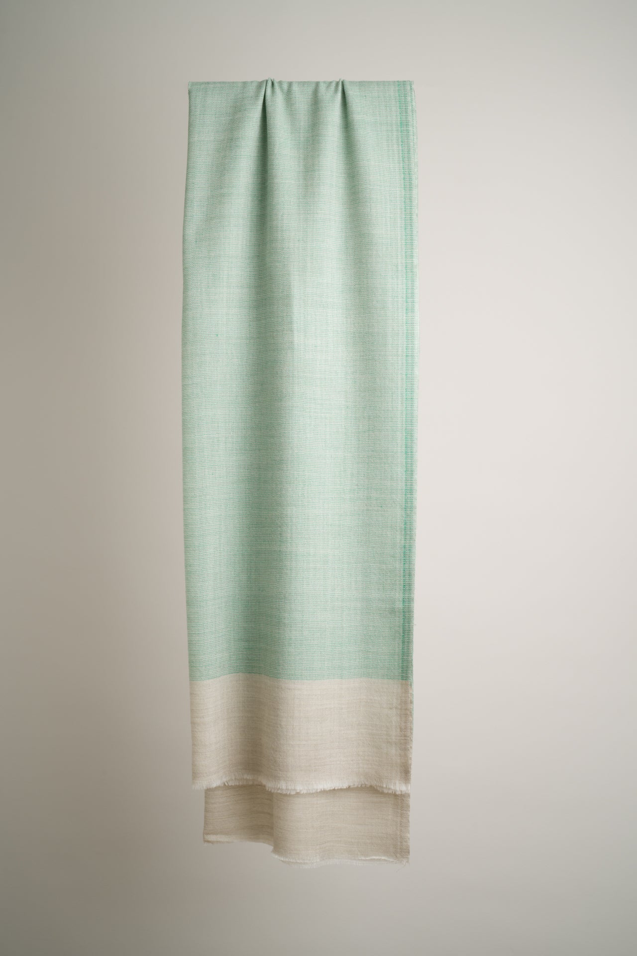 Handgewebter Pashmina-Cashmere-Schal aus Changthangi-Wolle in natürlichen Farben, hergestellt in Kaschmir, Produktfoto